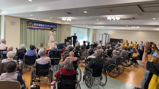 特別養護老人ホームさんへ慰問に伺いました